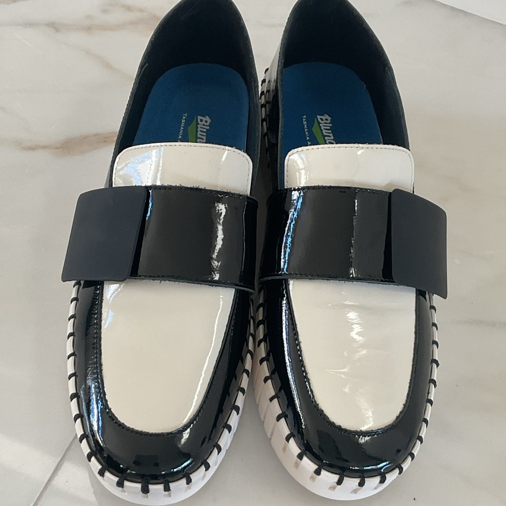 Dejango & Juliette BELENNA Women's Black and Creamy White Patent Loafers